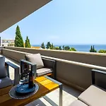 Luxury Penthouse Near Kasjuni Centre 아파트