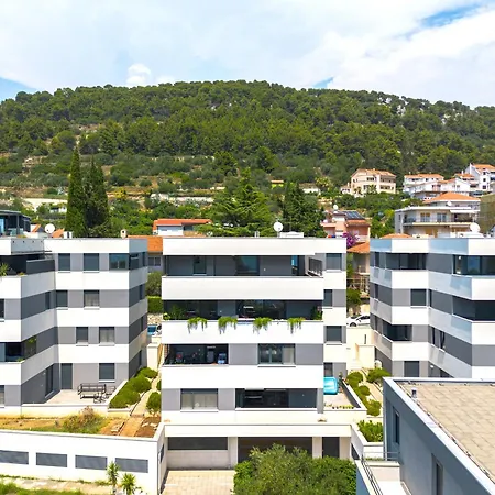 Luxury Penthouse Near Kasjuni Centre 아파트 *