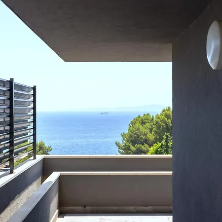 Luxury Penthouse Near Kasjuni Centre Apartamento *