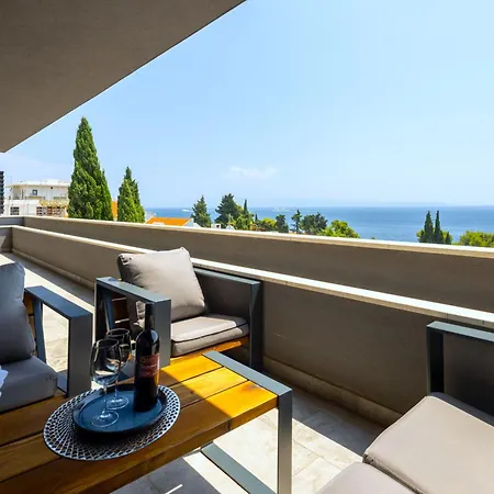 Luxury Penthouse Near Kasjuni Centre 아파트