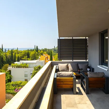 Luxury Penthouse Near Kasjuni Centre
