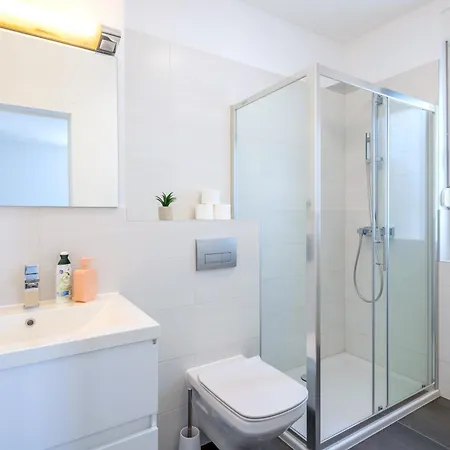 Luxury Penthouse Near Kasjuni Centre *