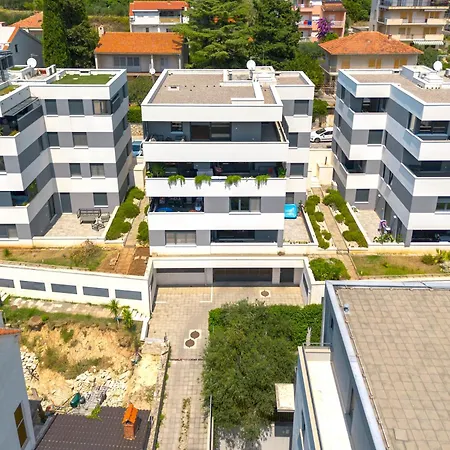 Luxury Penthouse Near Kasjuni Centre *