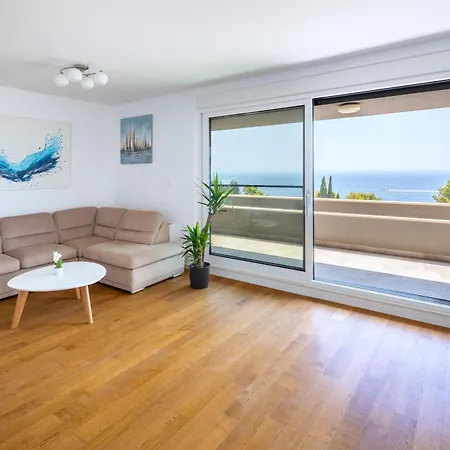 Luxury Penthouse Near Kasjuni Centre 아파트 스플리트