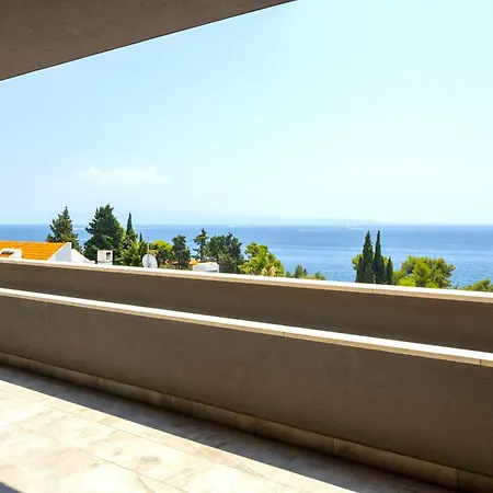 Luxury Penthouse Near Kasjuni Centre *