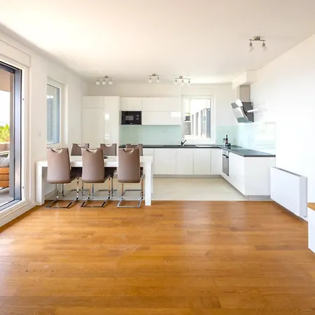Luxury Penthouse Near Kasjuni Centre