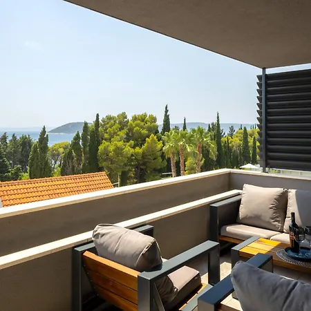 아파트 Luxury Penthouse Near Kasjuni Centre