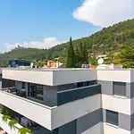 Luxury Penthouse Near Kasjuni Centre Apartamento